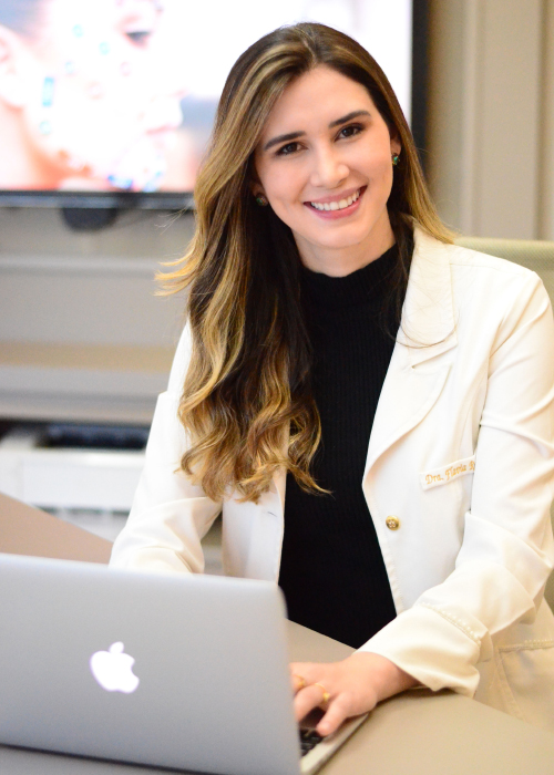 Dra. Flávia Dias